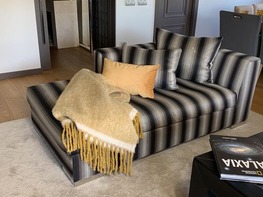 Il plaid, il grande complemento d'arredo per il letto e il divano