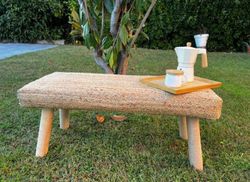 Banco long island 90x40x40 cm, realizado artesanalmente con madera de mango y yute trenzado.