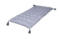 Cojin de banco con pompones 90x40 cm