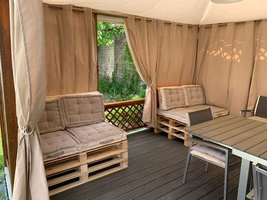 Packen Sie 2 Rückenlehnen und 2 Sitze. Beige Chambray-Palette