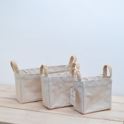 Set di 3 cestini in cotone con manici in rafia