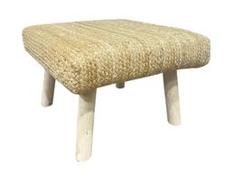 Taburete long island 40x40x40 cm, realizado artesanalmente con madera de mango y yute trenzado.
