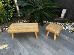 Taburete long island 40x40x40 cm, realizado artesanalmente con madera de mango y yute trenzado.
